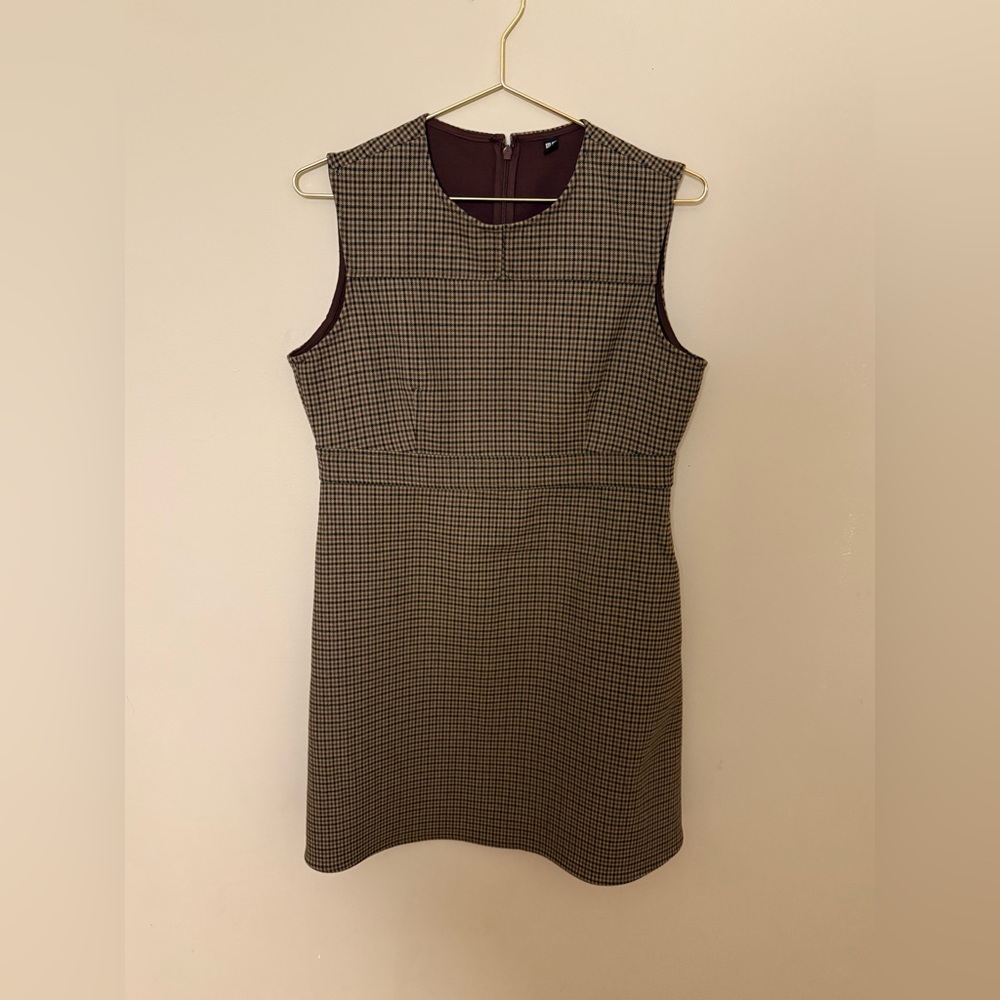 Brown sleeveless dress with pockets